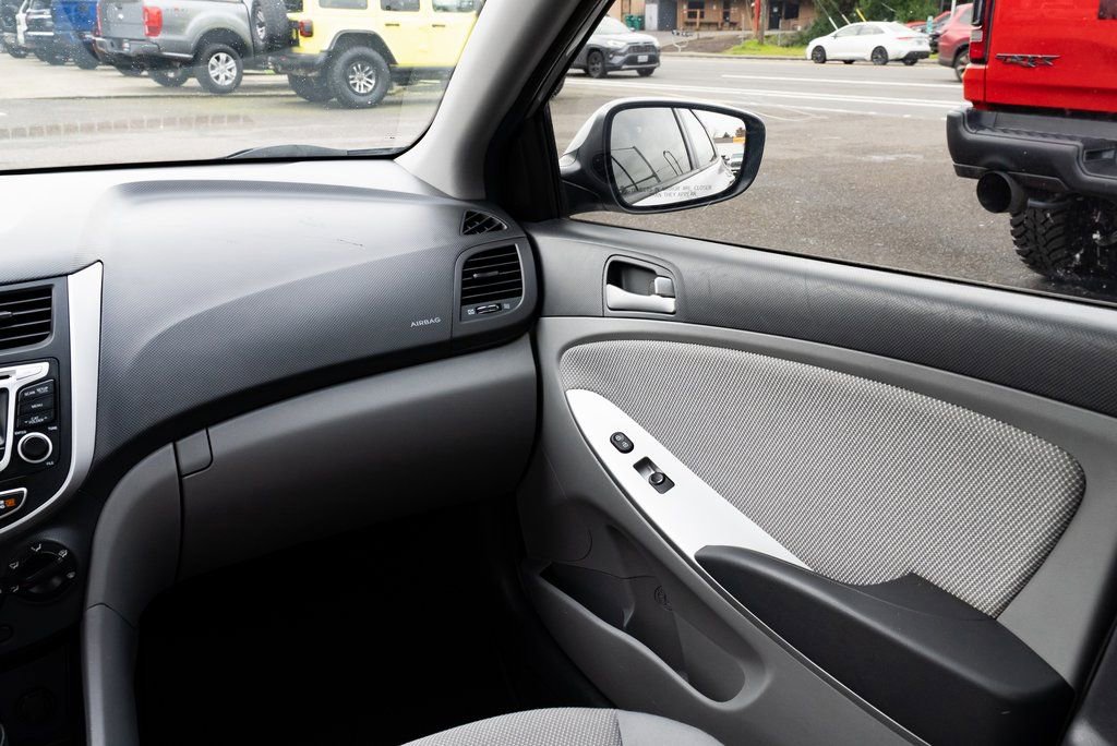 Used 2014 Hyundai Accent GLS image 9