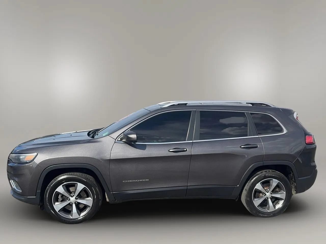 Used 2019 Jeep Cherokee Limited w/ Luxury Group AWD/4WD image 3