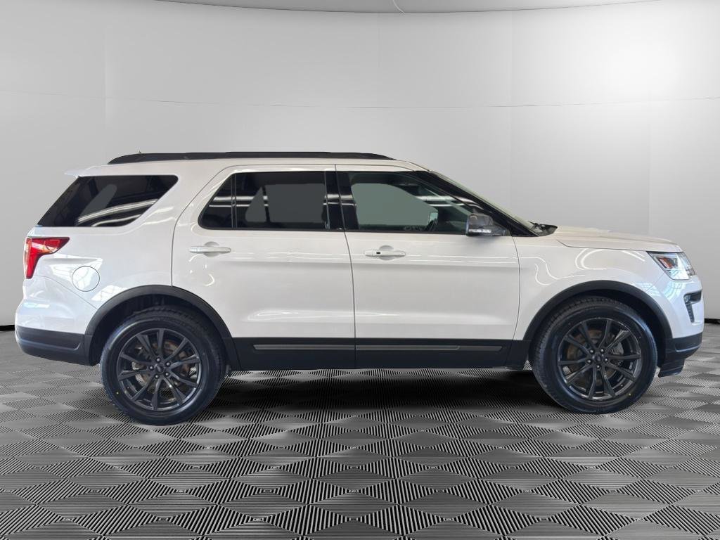 Used 2019 Ford Explorer XLT w/ Equipment Group 202A AWD/4WD image 4