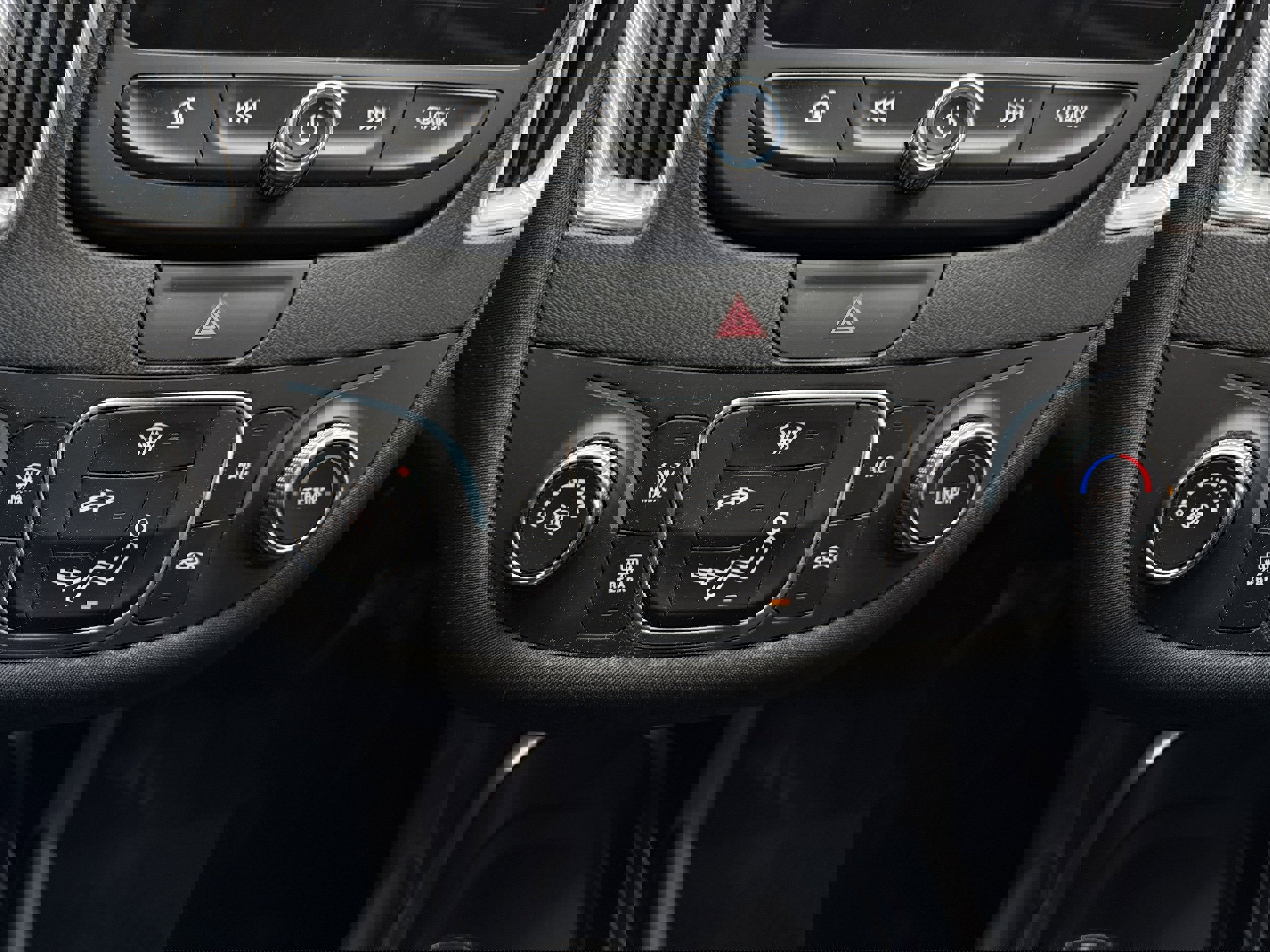 Used 2018 Chevrolet Malibu LT image 19