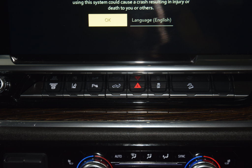 Used 2025 GMC Sierra 2500 SLE w/ SLE Value Package; AWD/4WD image 33