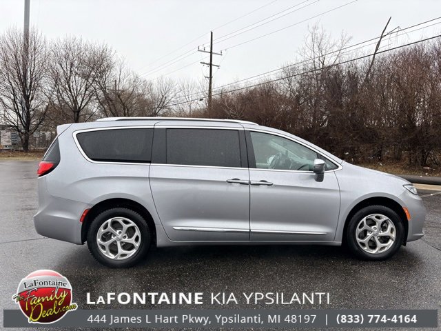 Used 2021 Chrysler Pacifica Limited image 6