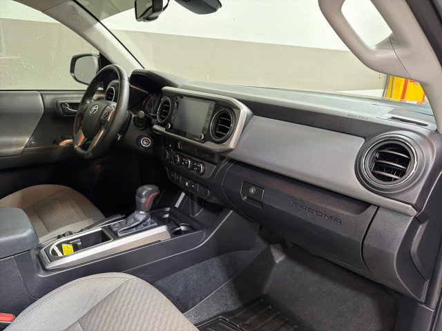 Used 2022 Toyota Tacoma SR5 w/ Technology Package image 58