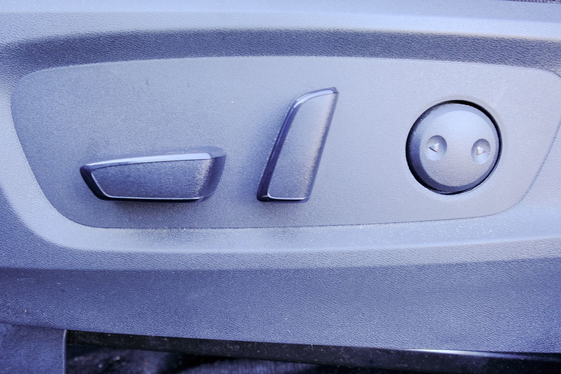 Used 2025 Nissan Pathfinder SV image 39