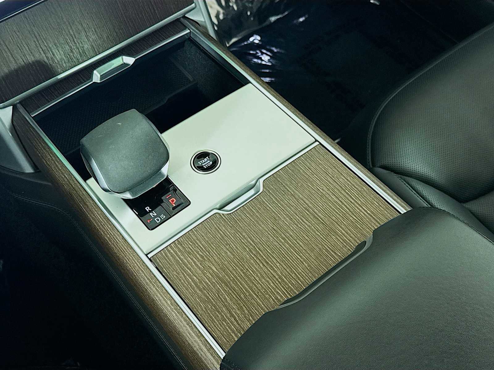 Used 2024 Land Rover Range Rover SE image 18