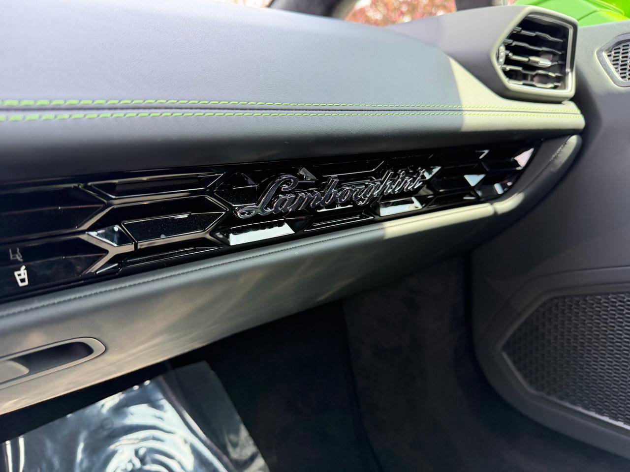 Used 2023 Lamborghini Huracan Tecnica RWD image 33