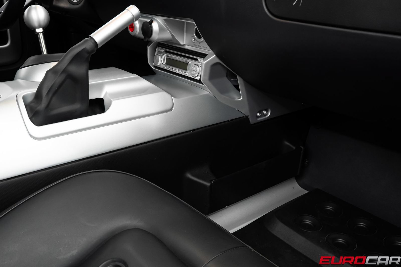 Used 2006 Ford GT RWD image 43
