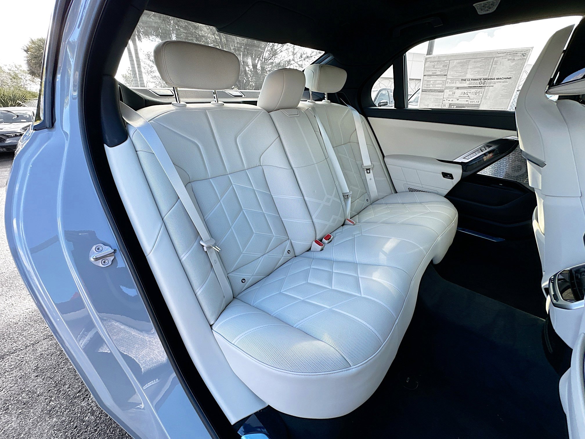 New 2026 BMW 750e xDrive w/ Executive Package image 22