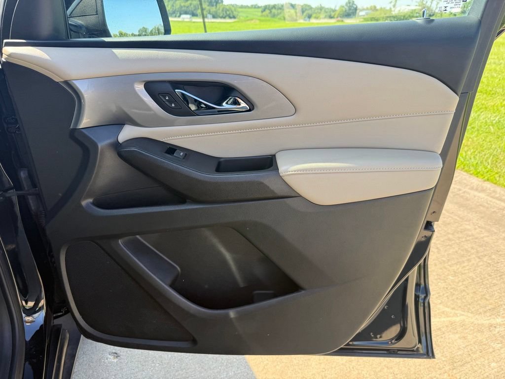 Used 2023 Chevrolet Traverse LS AWD/4WD image 22