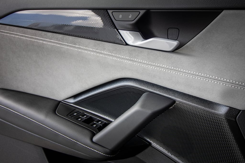 New 2026 Volkswagen Tiguan SE R-Line FWD image 24
