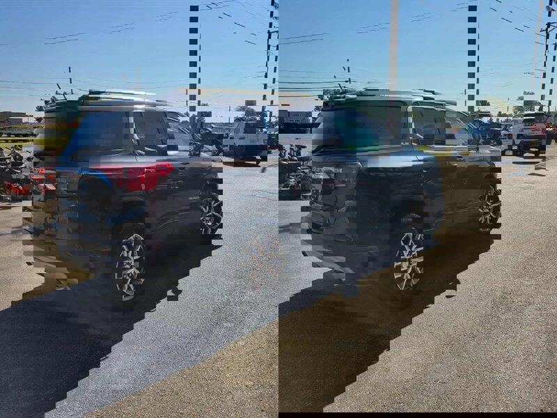 Used 2017 GMC Acadia SLE image 6