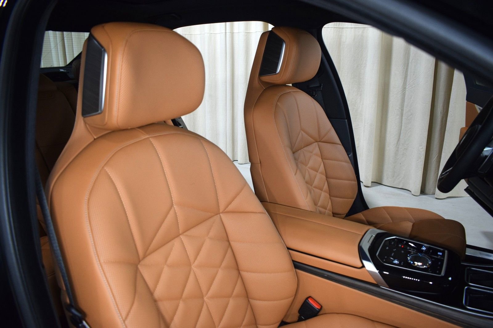 Used 2025 BMW 740i xDrive image 24