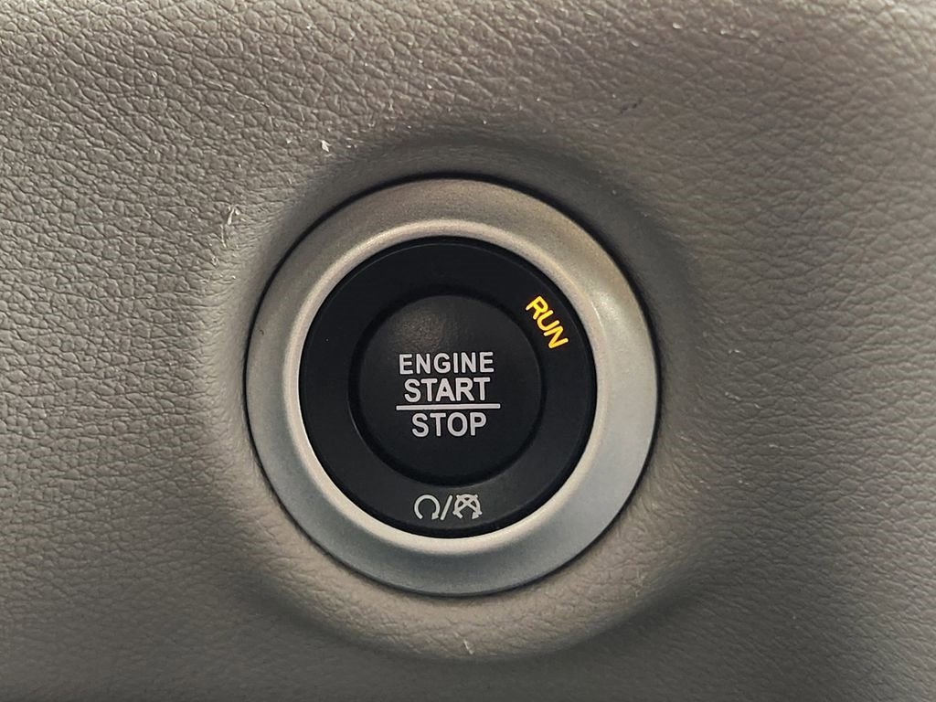 Used 2024 Chrysler Pacifica Touring-L image 21