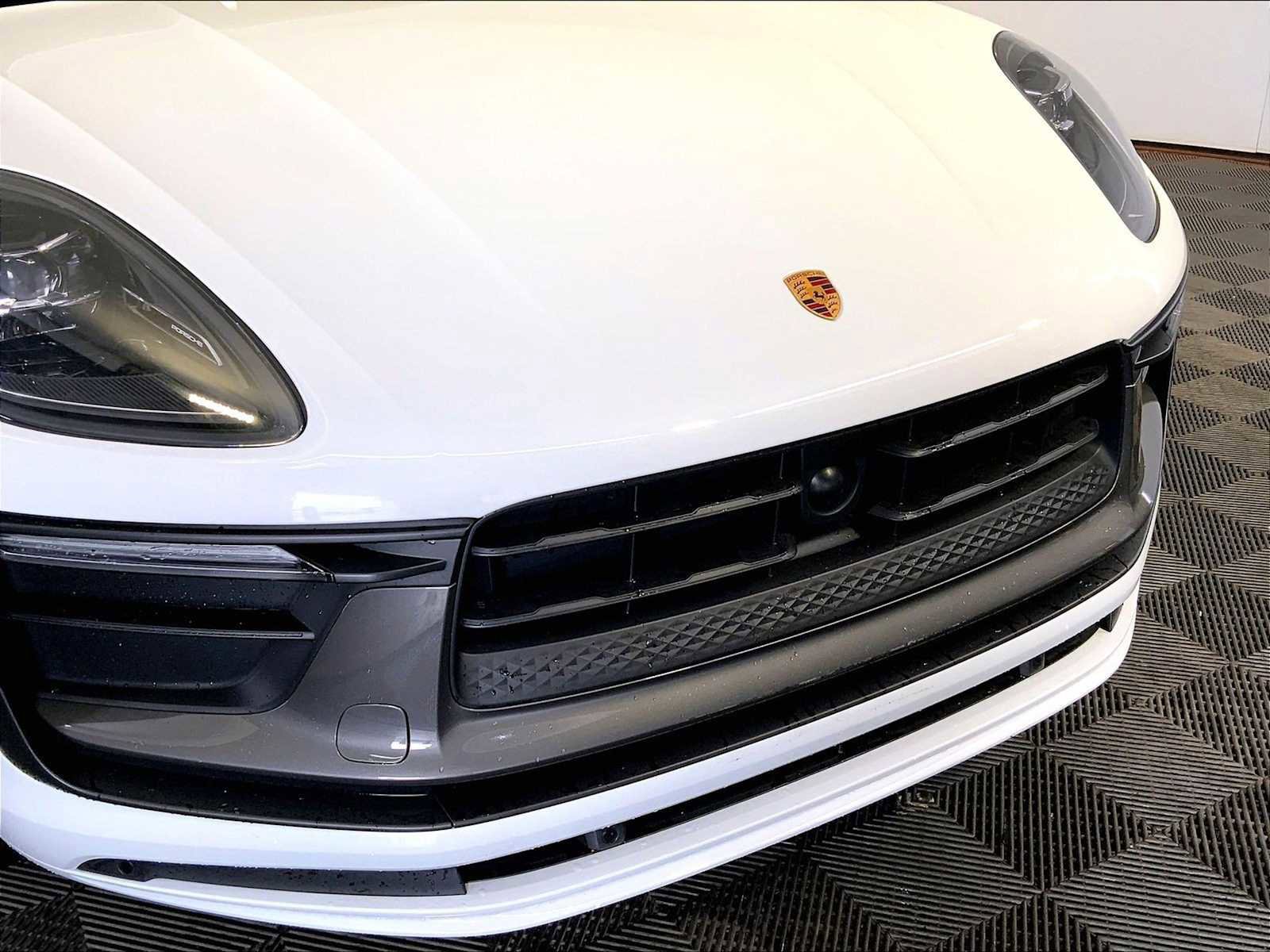 Certified 2023 Porsche Macan Turbo image 34