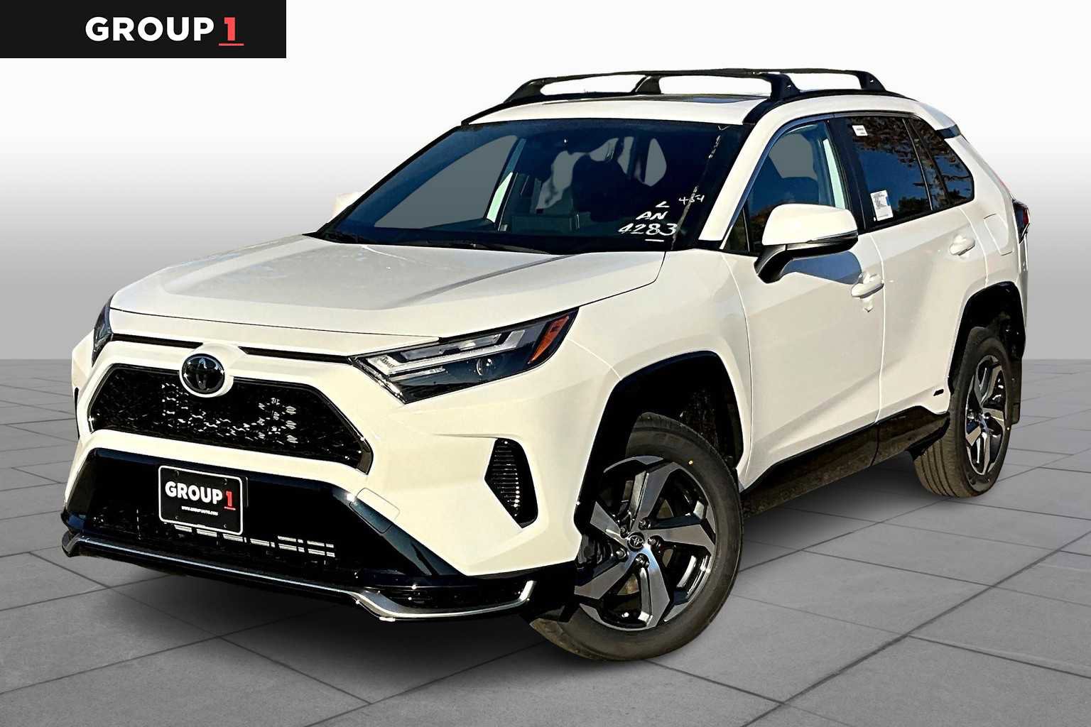 New 2025 Toyota RAV4 SE