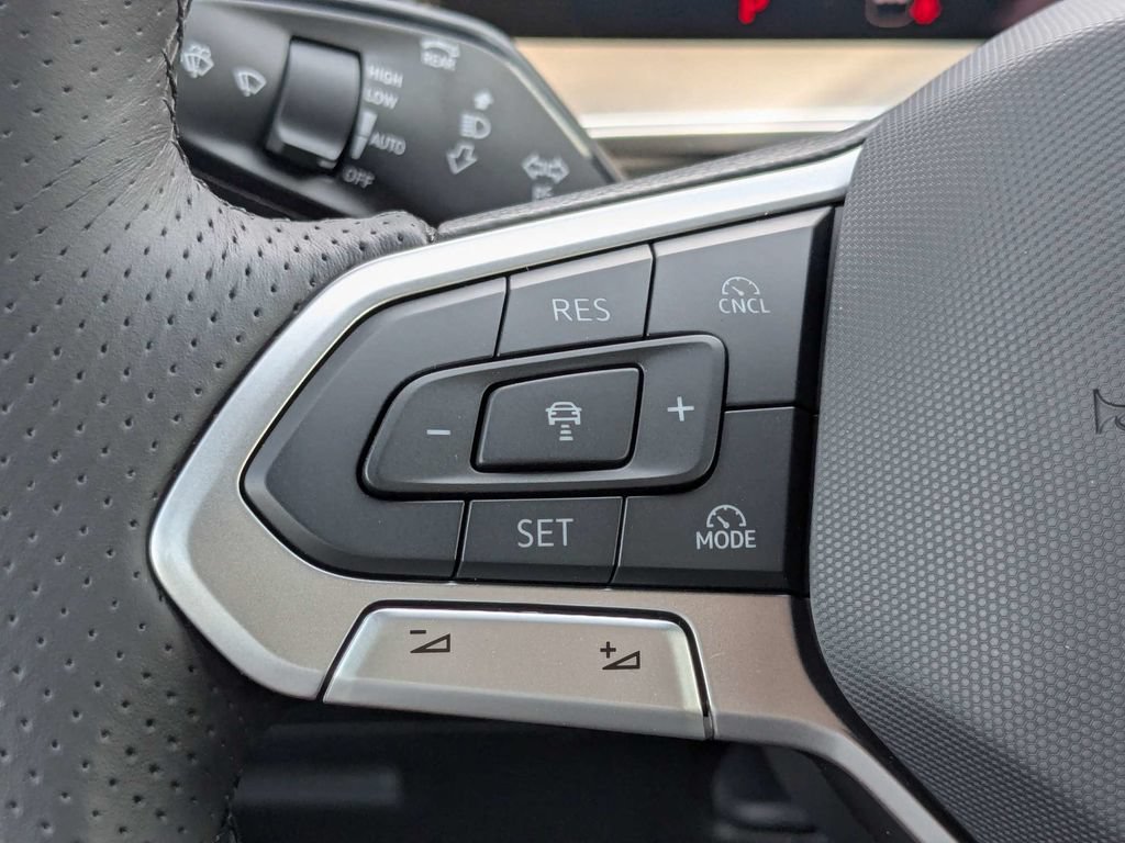 New 2026 Volkswagen Tiguan SE R-Line FWD image 34