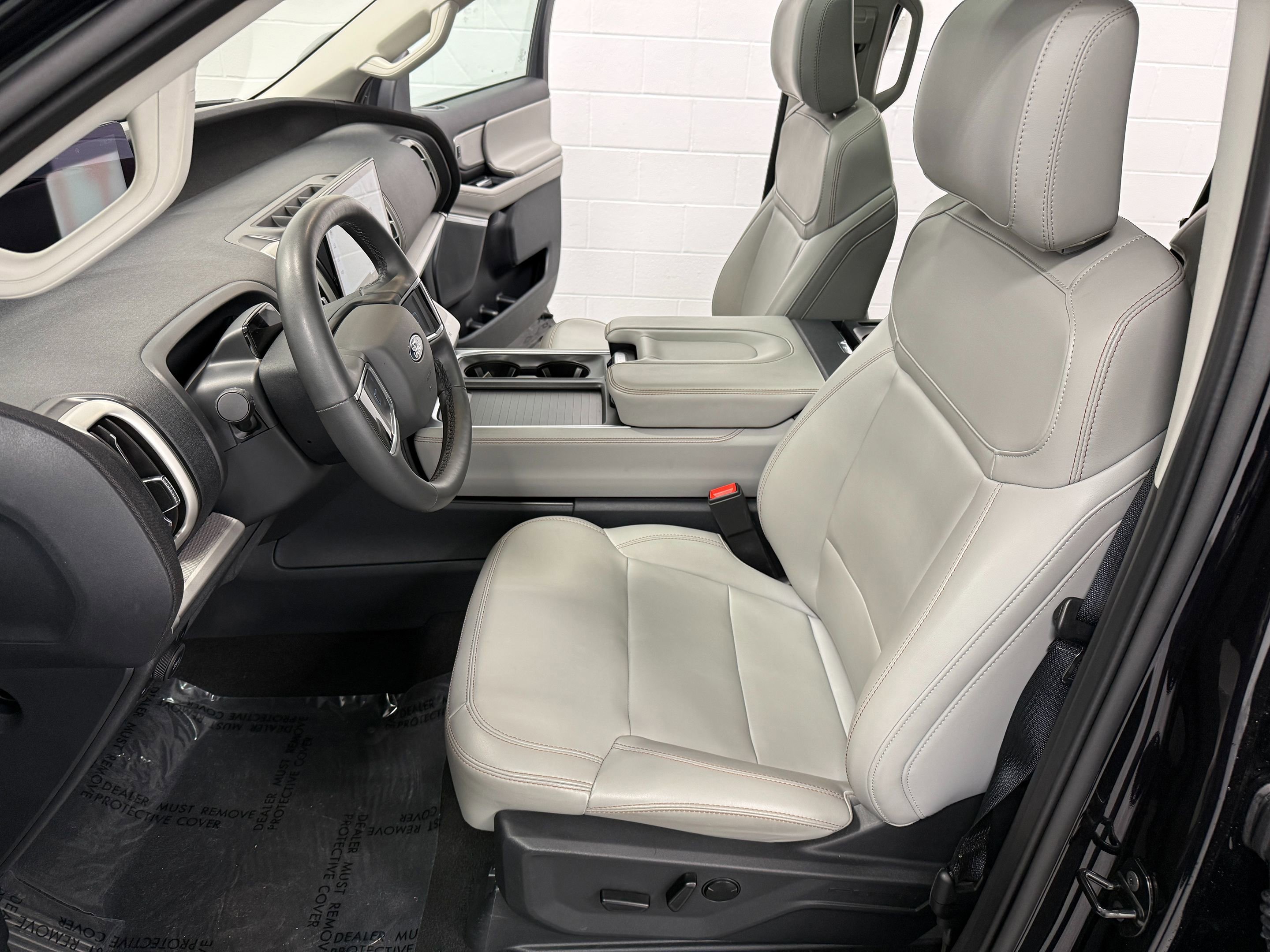 Used 2025 Ford Expedition Active AWD/4WD image 11
