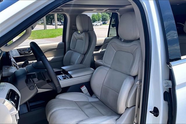 Used 2021 Lincoln Navigator Reserve w/ Luxury Package AWD/4WD image 17