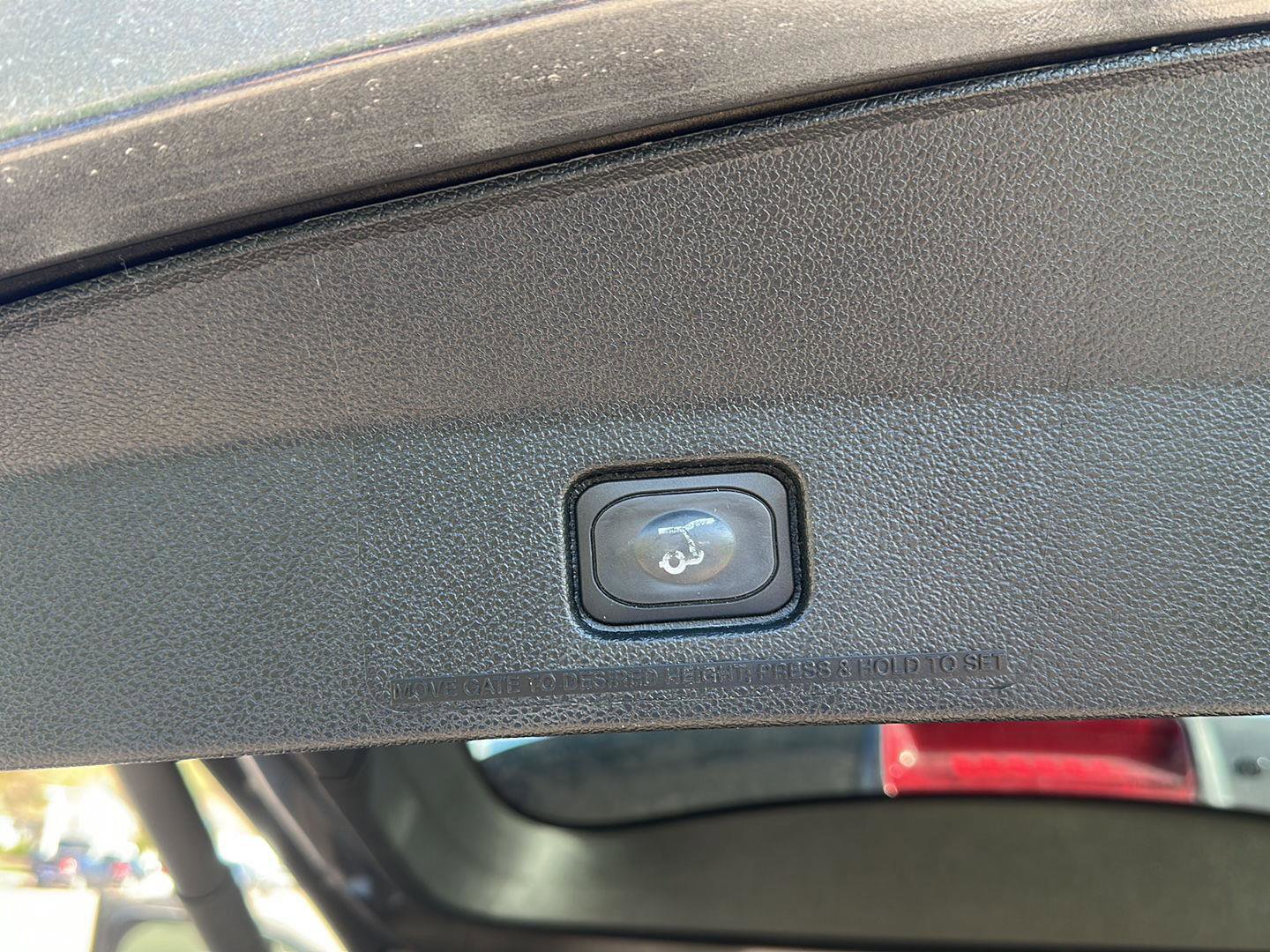 Used 2018 Ford Explorer Limited image 25