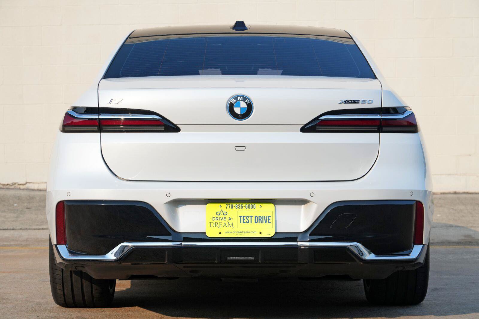 Used 2023 BMW i7 xDrive60 w/ Executive Package 2 AWD/4WD image 10