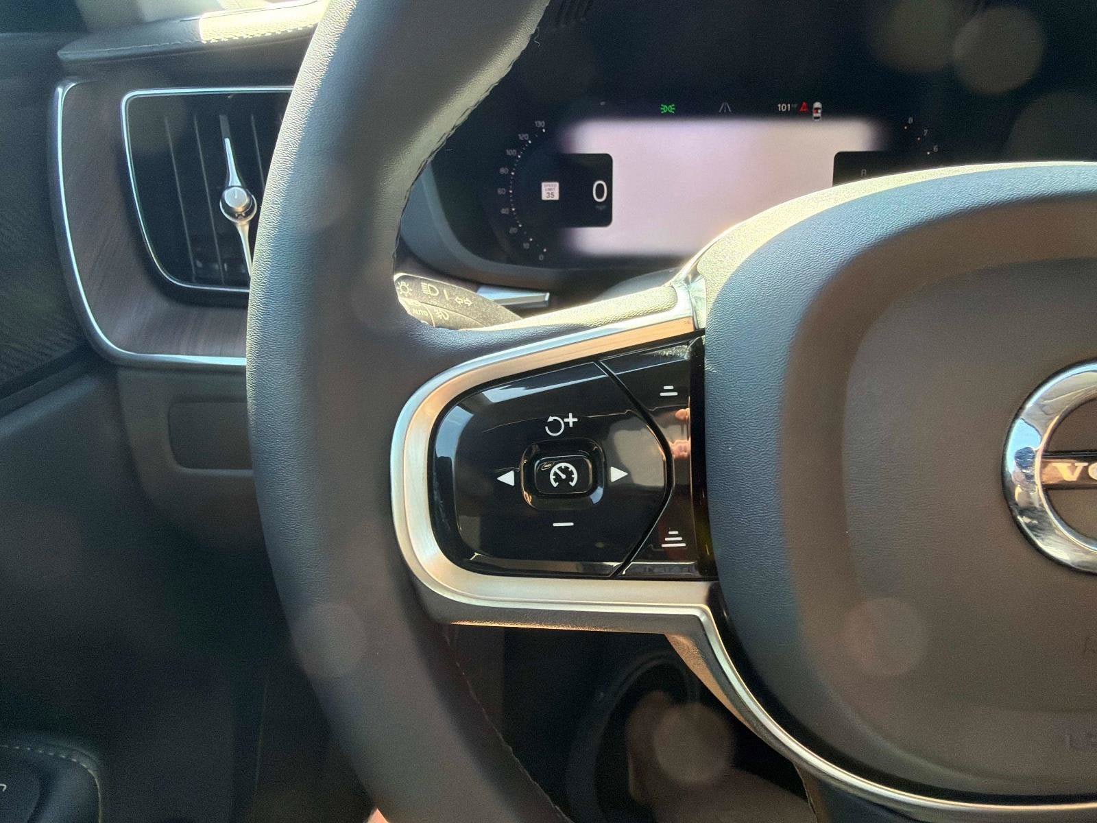 Certified 2024 Volvo XC60 B5 Ultimate w/ Protection Package Premier AWD/4WD image 31
