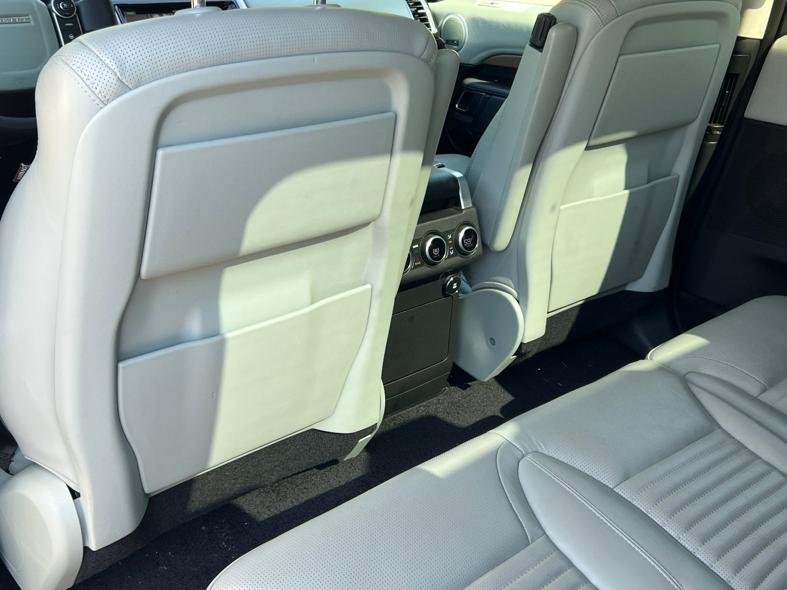 Used 2018 Land Rover Discovery HSE Luxury AWD/4WD image 37