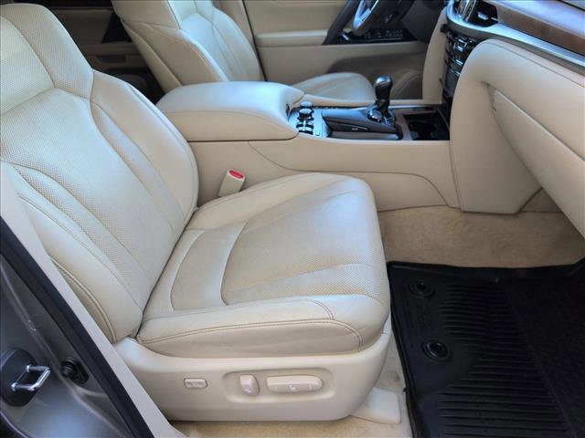 Used 2021 Lexus LX 570 4WD w/ Luxury Package image 22