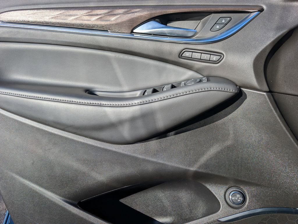 Used 2024 Buick Enclave Avenir image 14