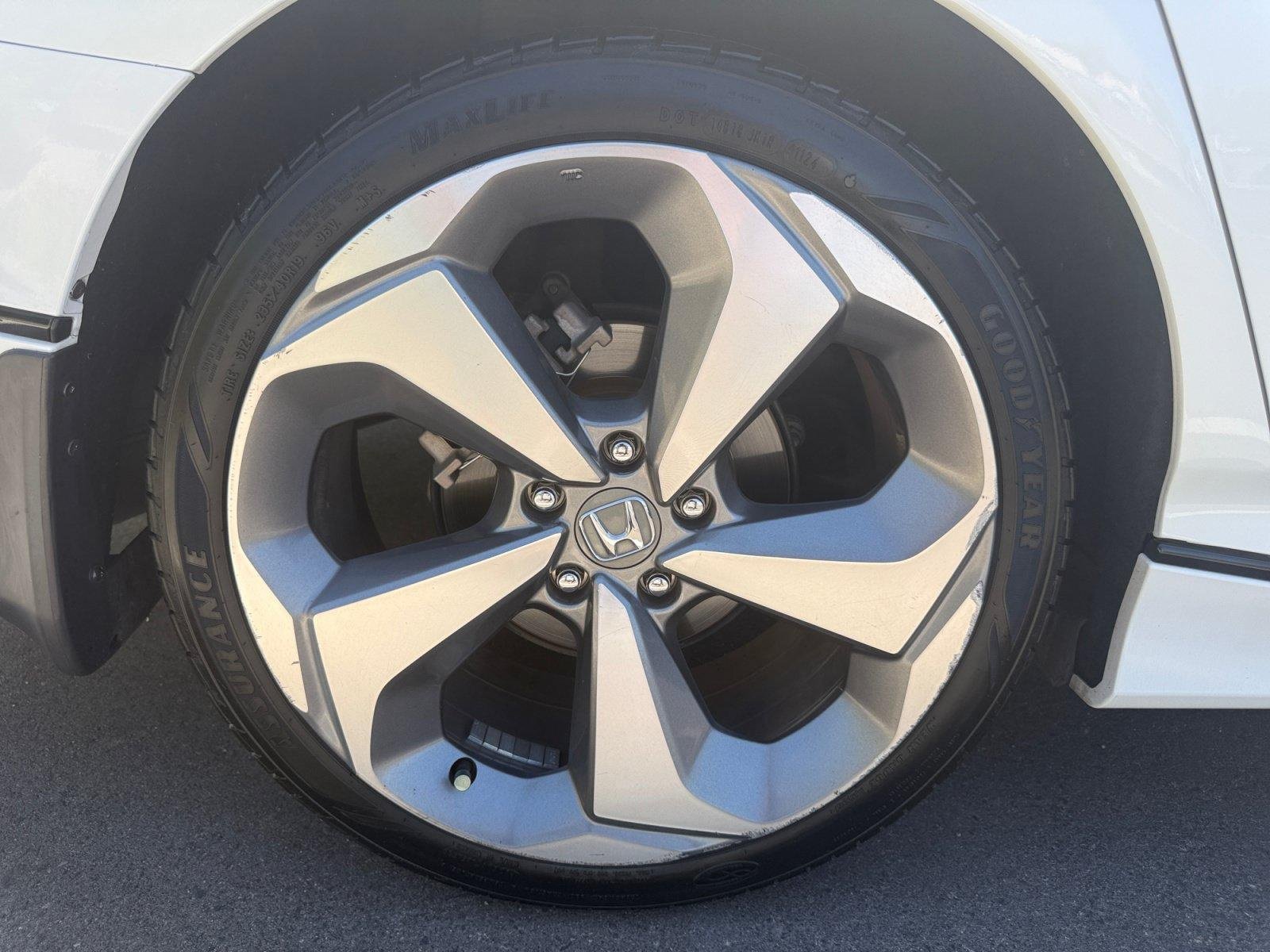 Used 2018 Honda Accord Touring image 24