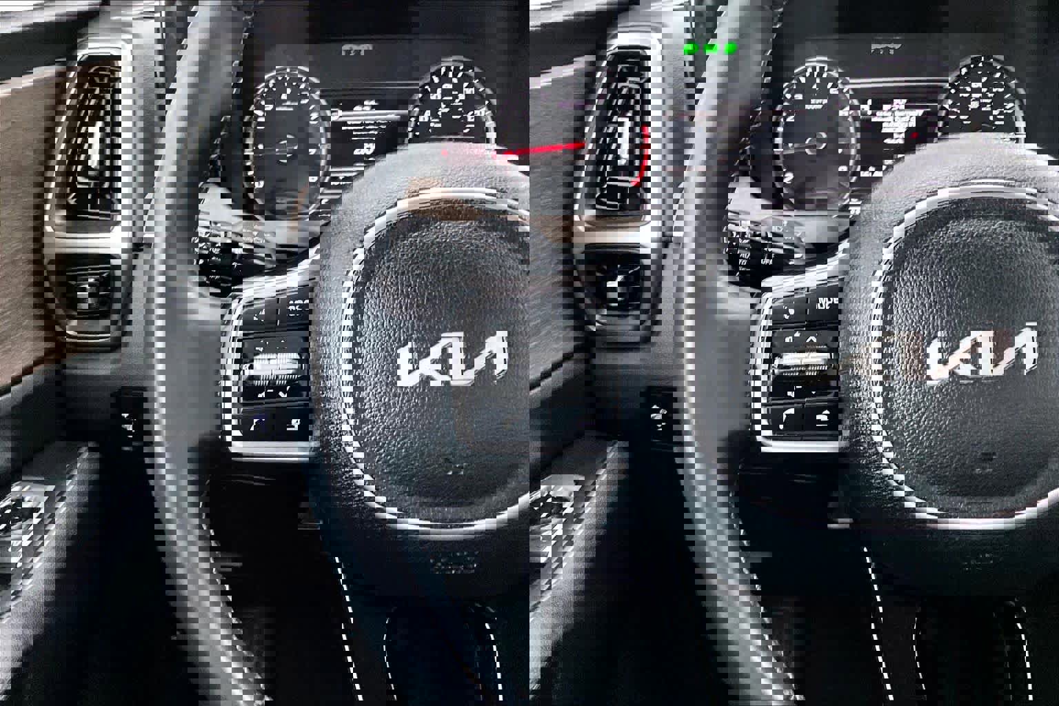 Used 2023 Kia Sorento X-Line EX image 24