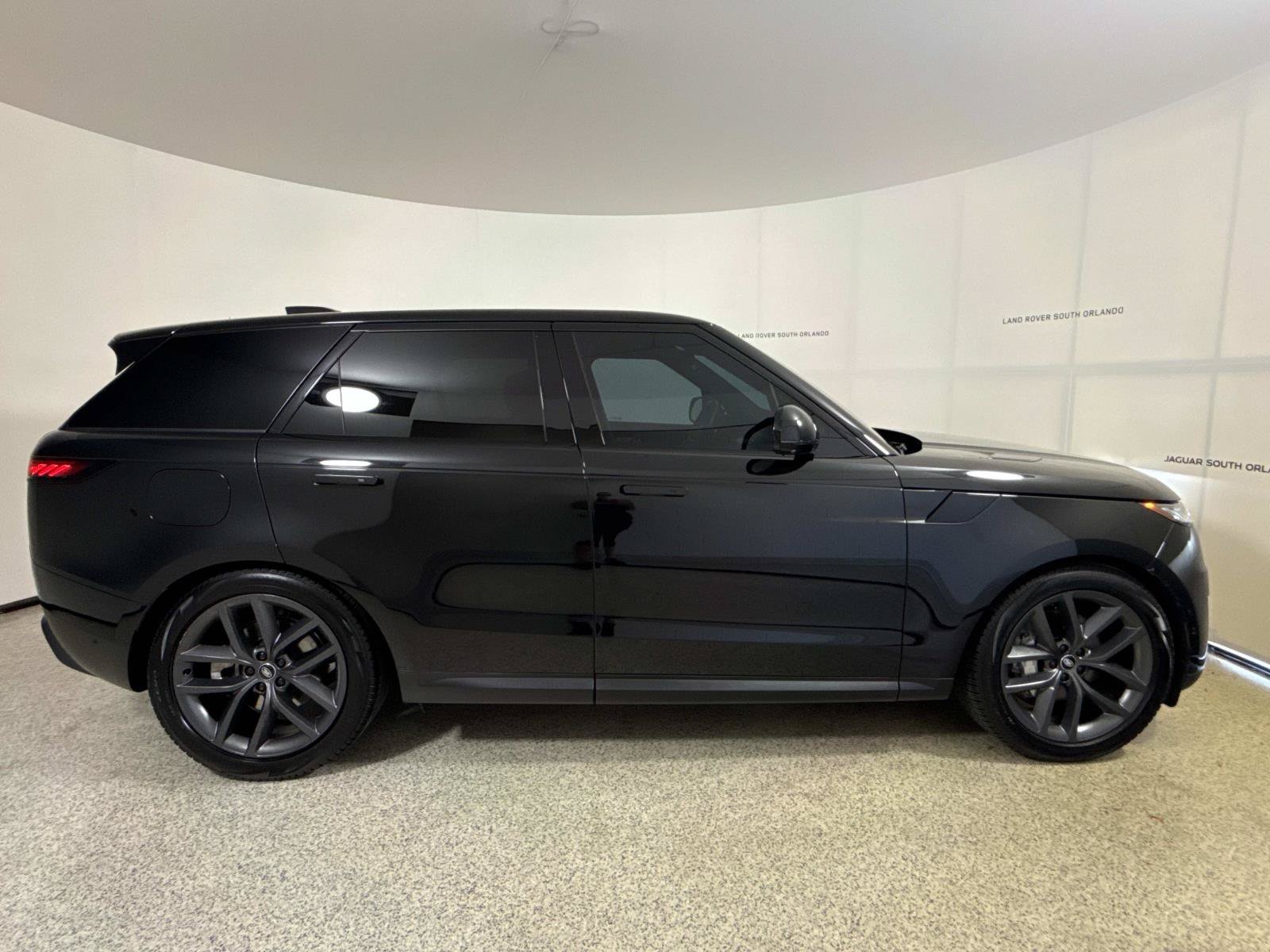 Used 2023 Land Rover Range Rover Sport SE AWD/4WD image 6