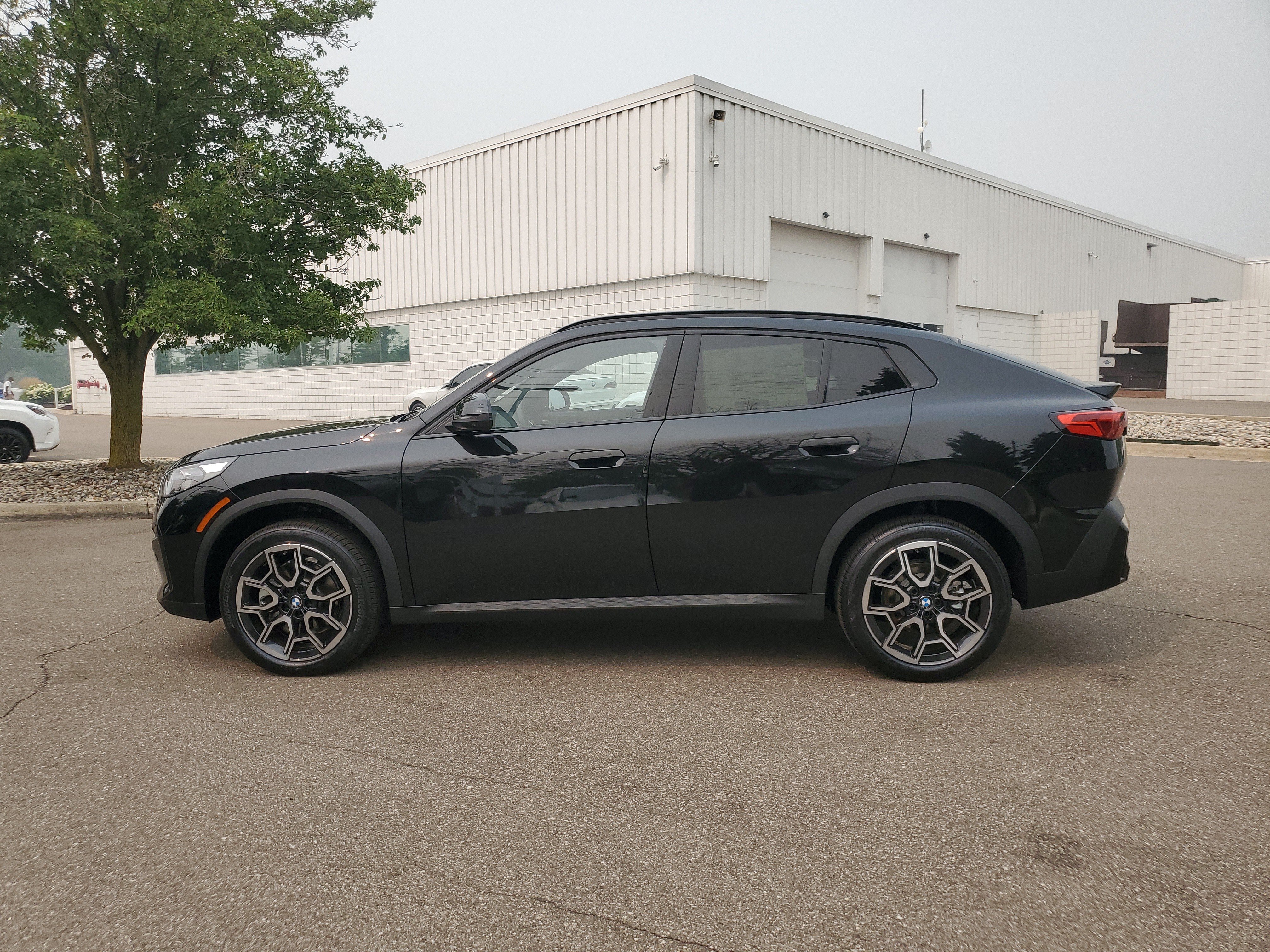 New 2026 BMW X2 xDrive28i w/ Technology Package AWD/4WD image 2