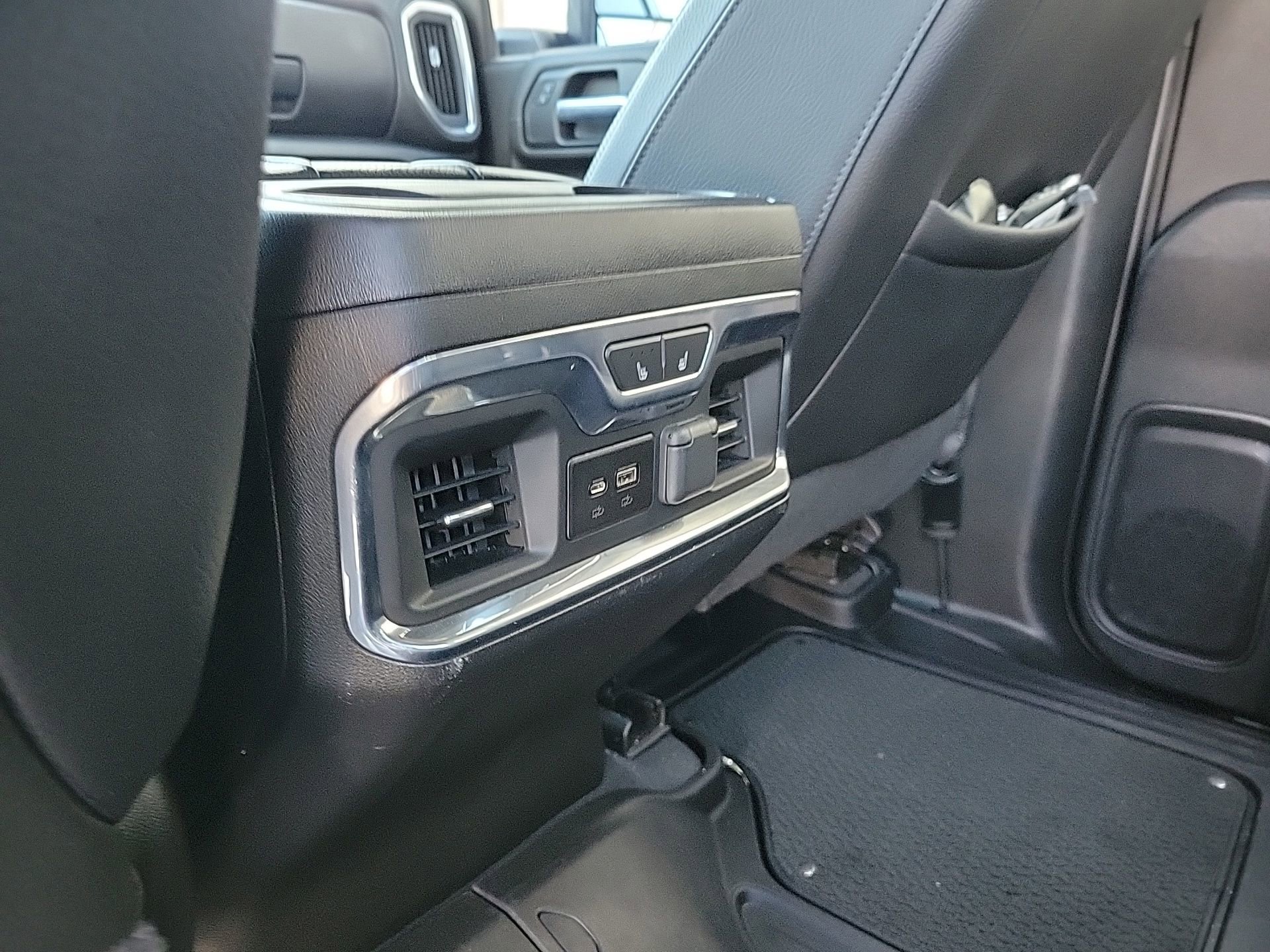 Used 2022 GMC Sierra 2500 Denali w/ Denali Black Diamond Edition AWD/4WD image 16