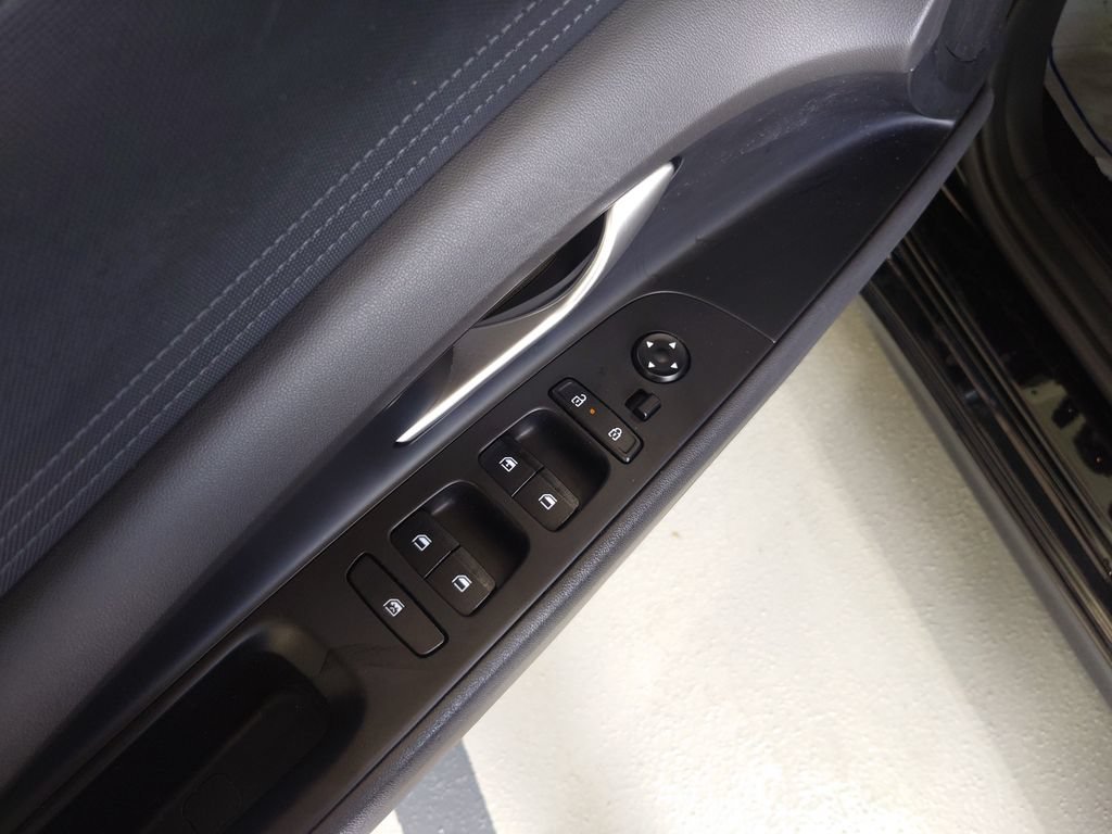 Certified 2024 Hyundai Elantra SE FWD image 12