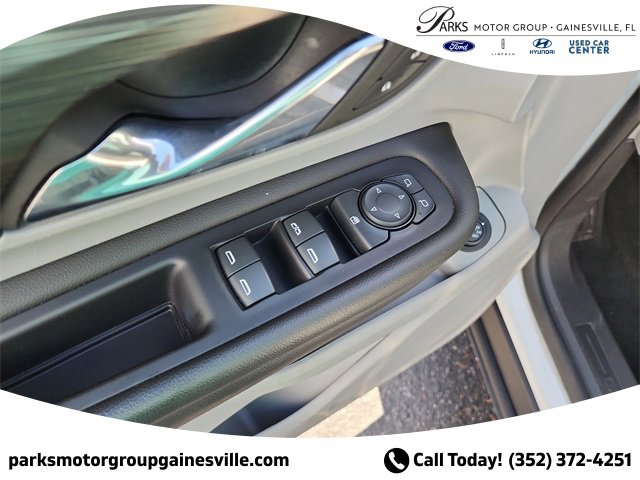 Used 2023 GMC Terrain SLT image 16