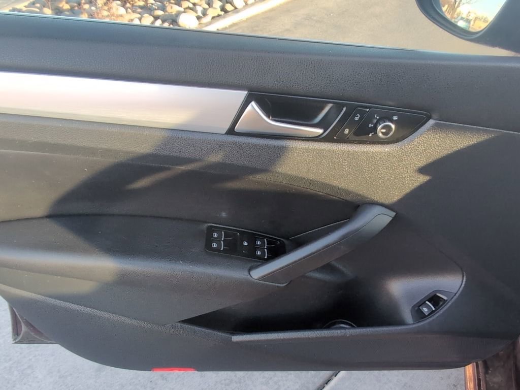 Used 2012 Volkswagen Passat 2.5 SE image 10