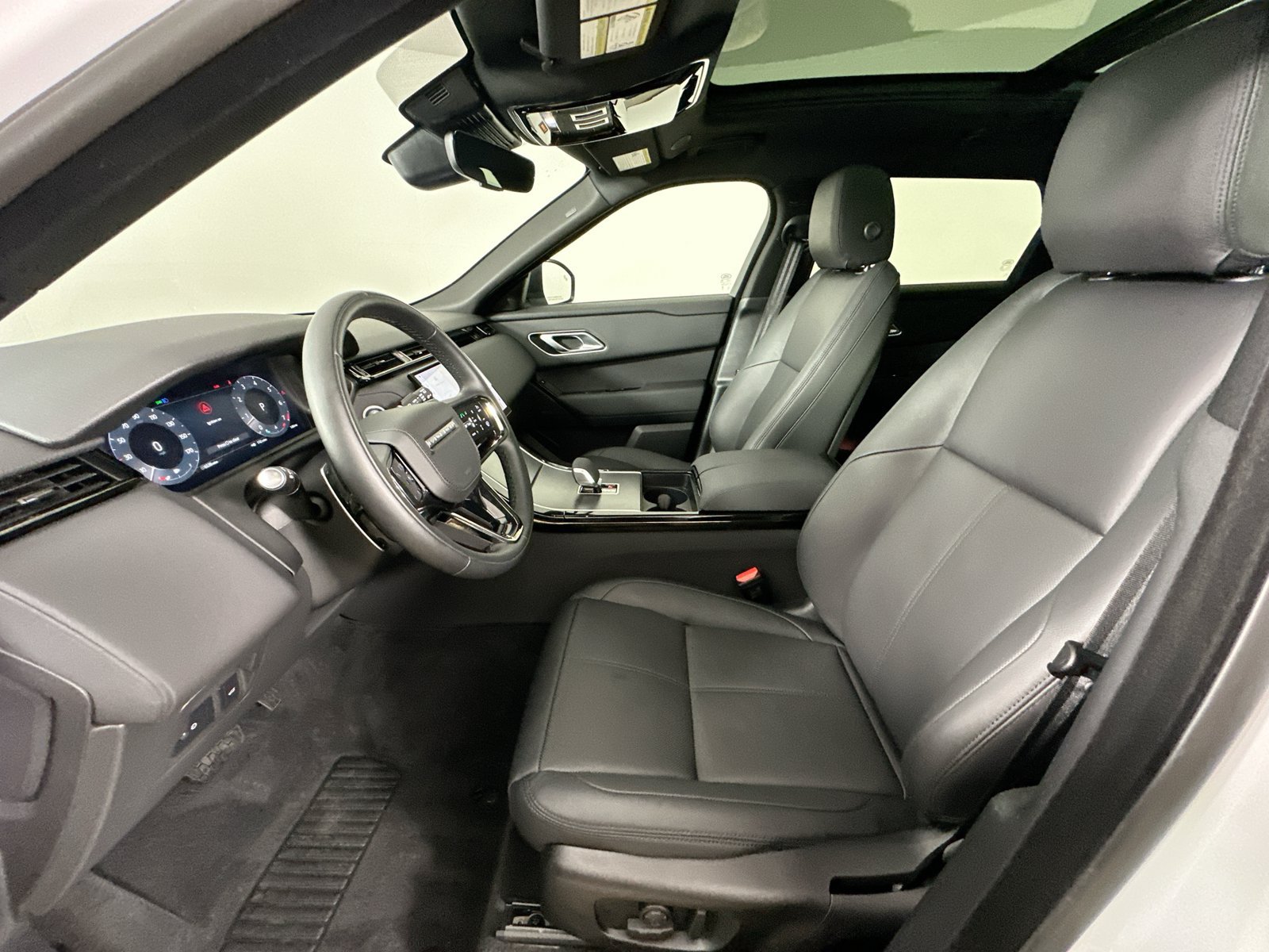 Used 2026 Land Rover Range Rover Velar S AWD/4WD image 32