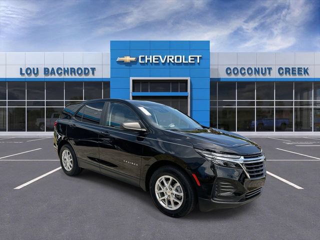 Used 2022 Chevrolet Equinox LS w/ LS Convenience Package FWD image 2