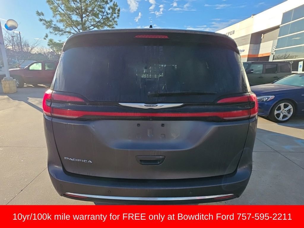 Used 2023 Chrysler Pacifica Touring-L image 7
