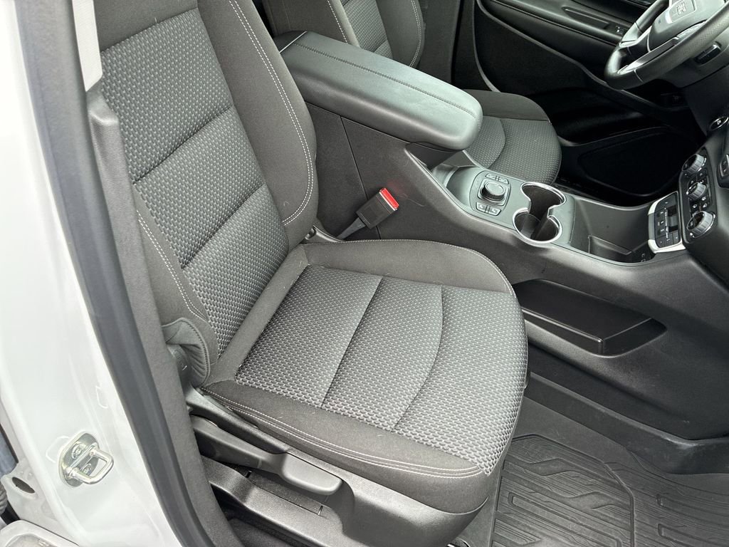 Used 2024 GMC Terrain SLE w/ Driver Convenience Package image 22