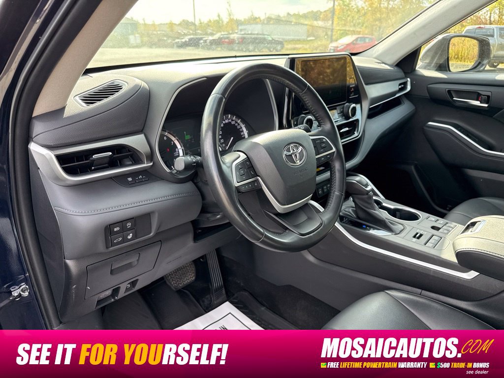 Used 2023 Toyota Highlander XLE AWD/4WD image 27
