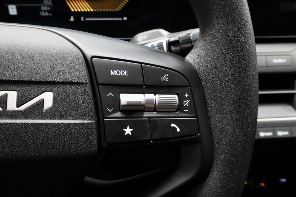 Used 2025 Kia K4 LXS image 28