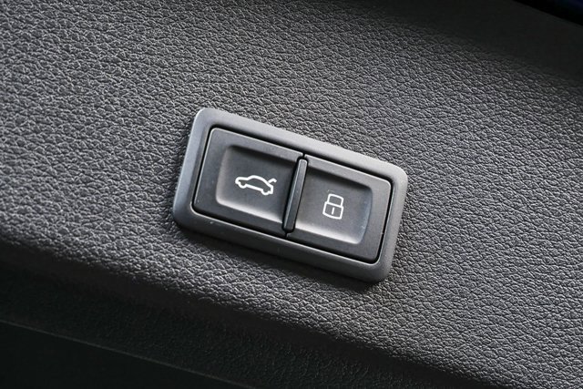 Used 2021 Audi e-tron Premium w/ Convenience Plus Package image 29