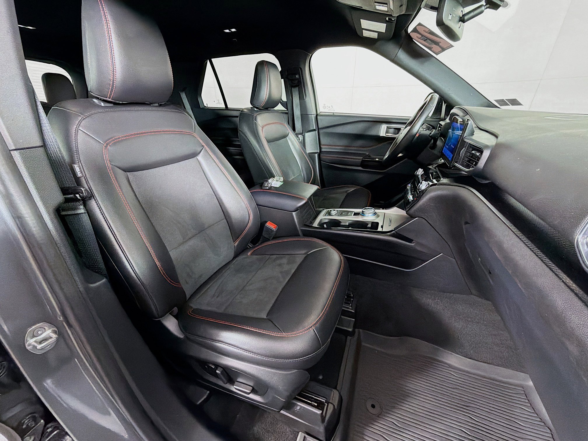 Used 2022 Ford Explorer ST-Line image 30