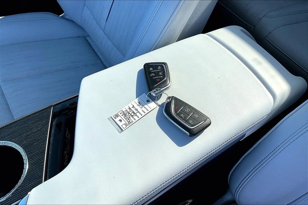 Used 2024 Cadillac Lyriq Luxury AWD/4WD image 10