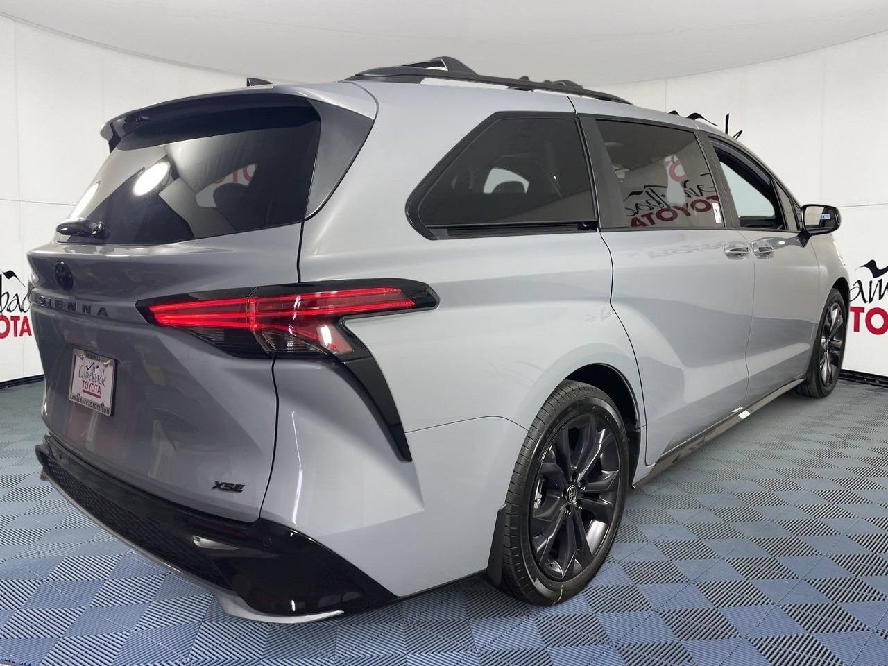 New 2026 Toyota Sienna XSE FWD image 8