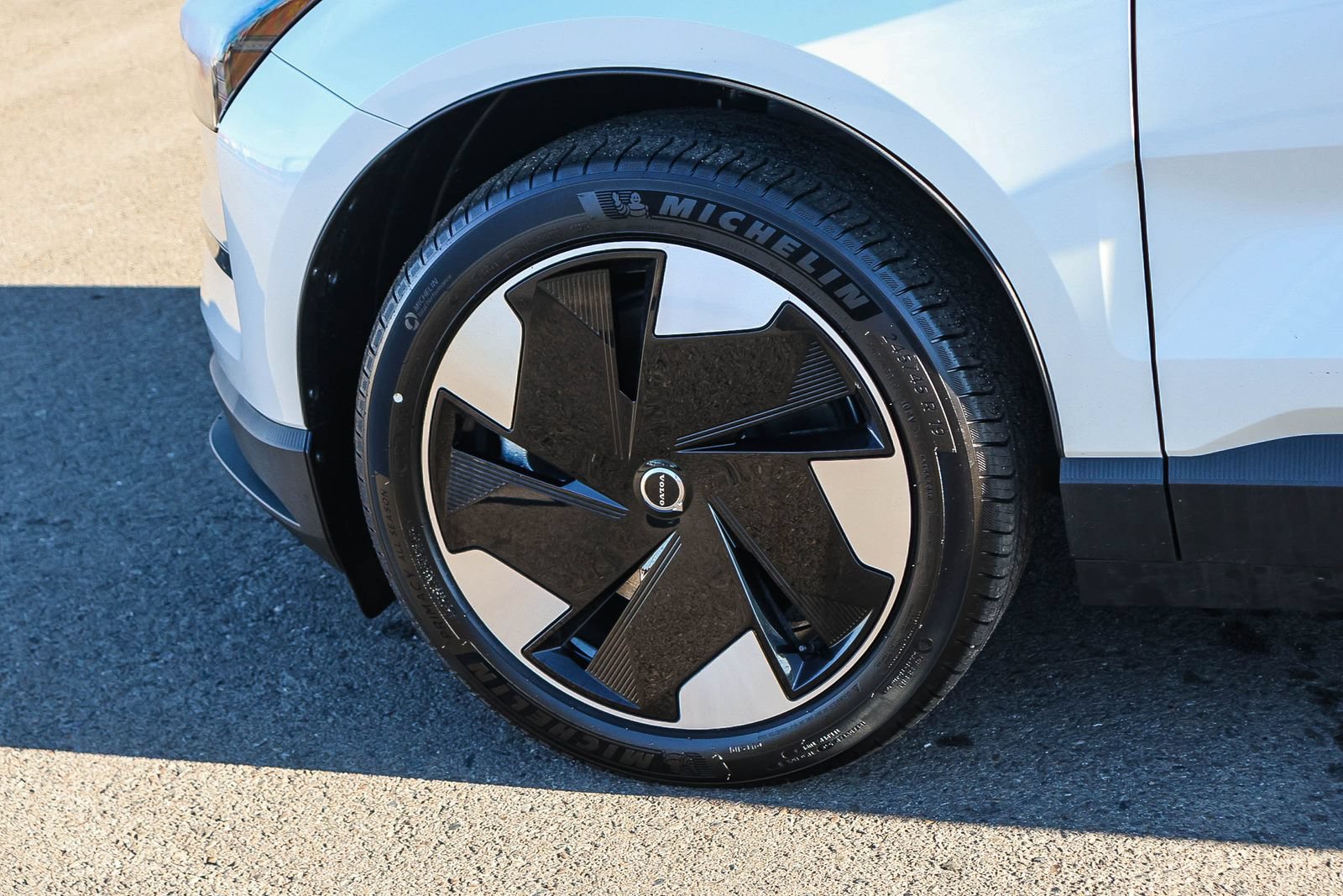 New 2025 Volvo EX30 Plus w/ Protection Package Premier AWD/4WD image 9