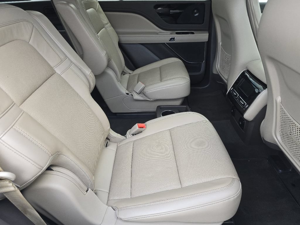 Used 2022 Lincoln Aviator Reserve w/ Equipment Group 201A AWD/4WD image 19