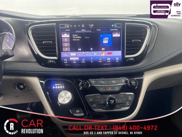 Used 2021 Chrysler Pacifica Touring-L image 19