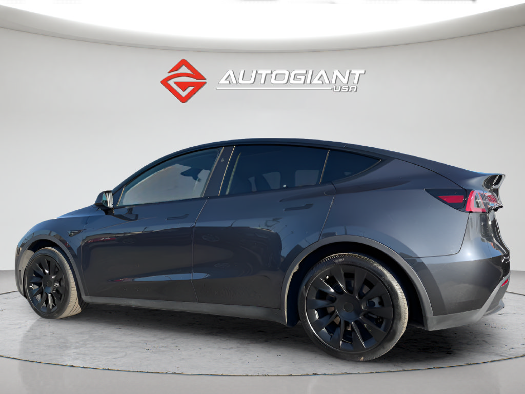 Used 2024 Tesla Model Y Long Range RWD image 3